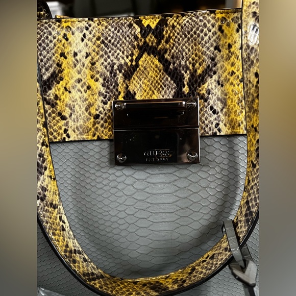 *AS IS* Guess | Grey Purse With Snake Skin Print Accents - Picture 6 of 17
